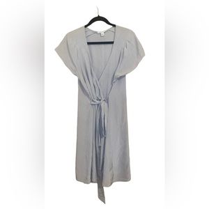 Banana Republic V-Neck Silky Tie Waist Knee
Length Wrap Dress Grey Size 10